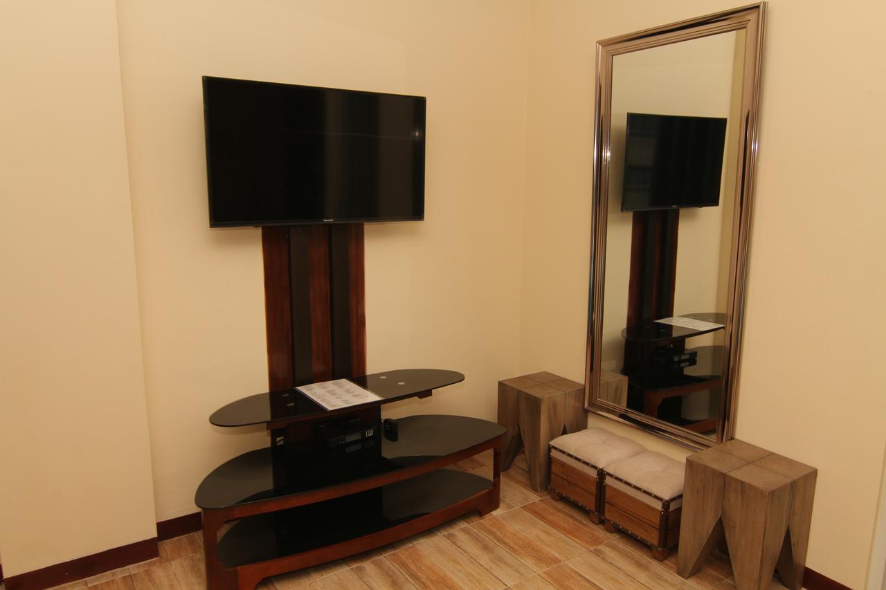 ชารอส ดอร์มิเทล Hotel Dumaguete City ภายนอก รูปภาพ