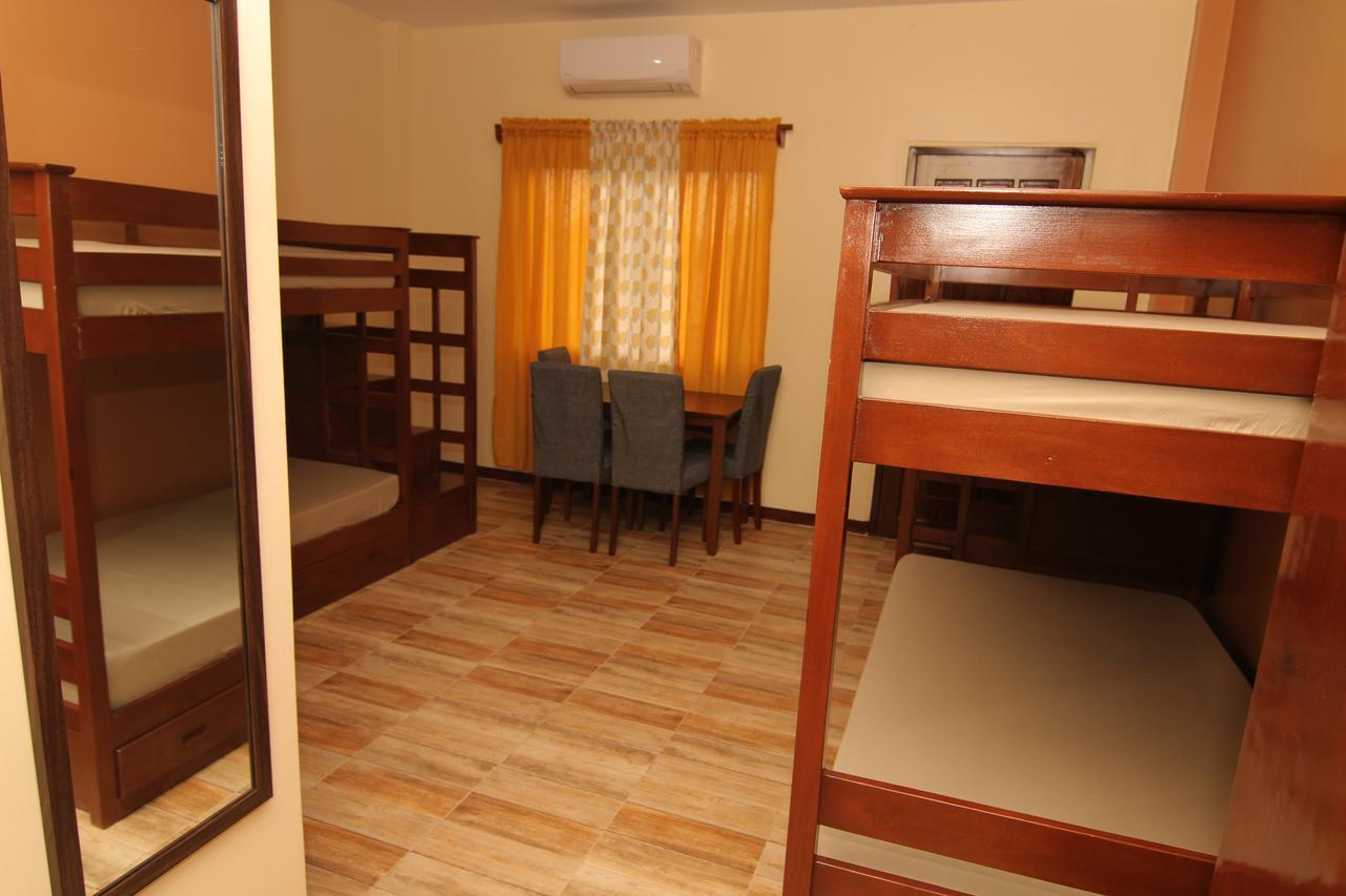 ชารอส ดอร์มิเทล Hotel Dumaguete City ภายนอก รูปภาพ