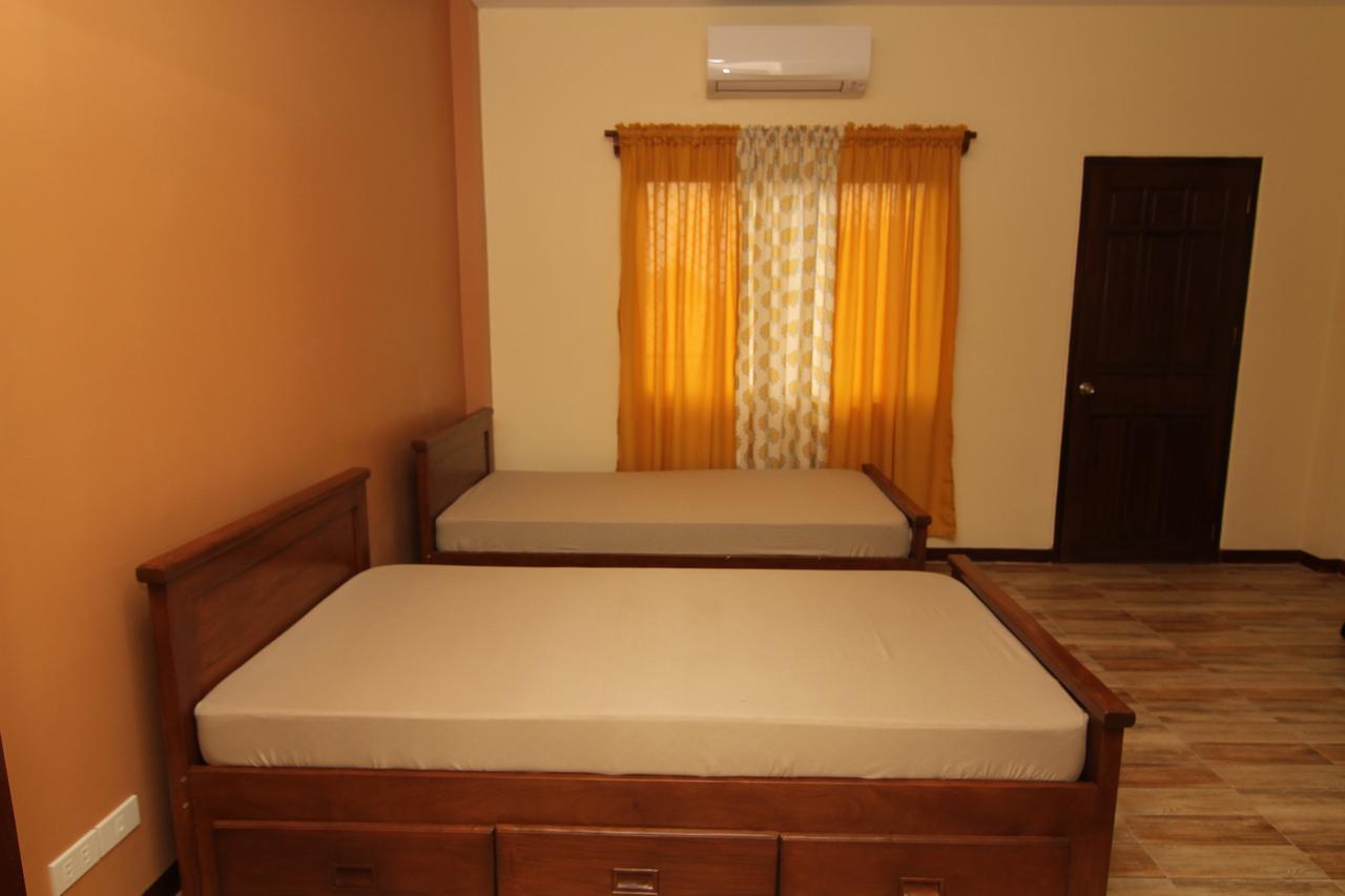 ชารอส ดอร์มิเทล Hotel Dumaguete City ภายนอก รูปภาพ