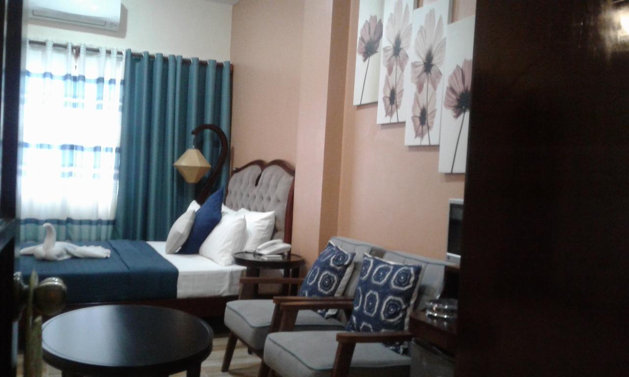 ชารอส ดอร์มิเทล Hotel Dumaguete City ภายนอก รูปภาพ