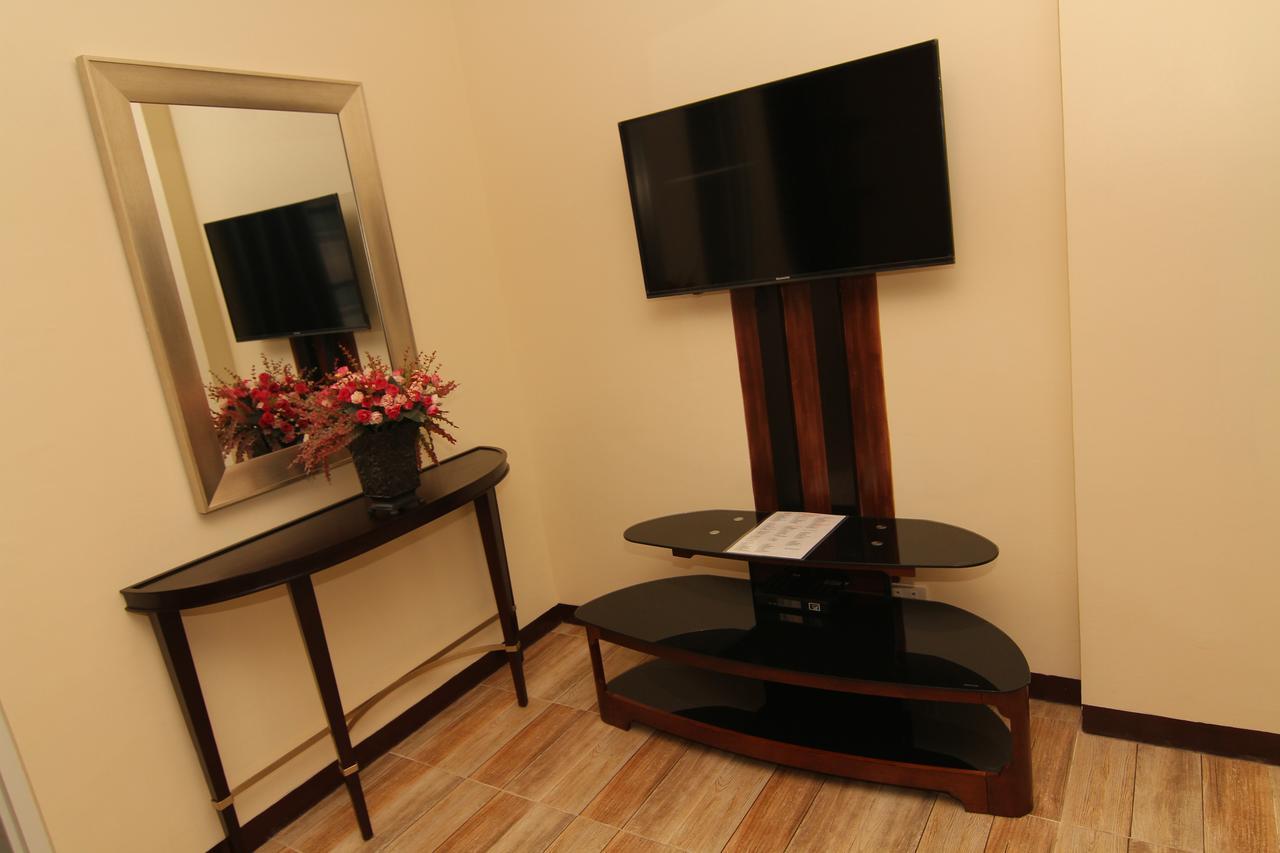 ชารอส ดอร์มิเทล Hotel Dumaguete City ภายนอก รูปภาพ